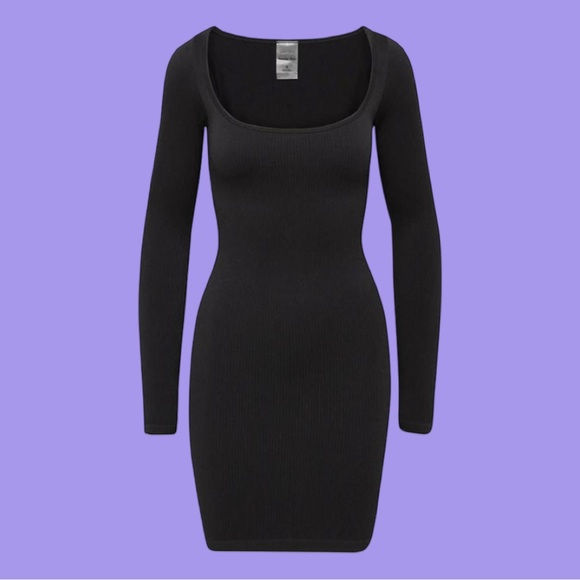 4/45$ Almost brand new Sunday Best sinchseamless Delta dress in black | Aritzia - Picture 1 of 7